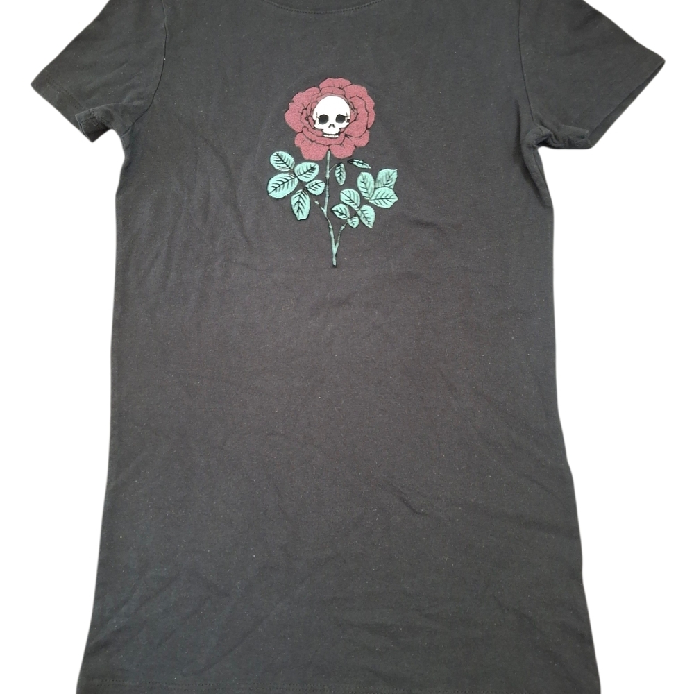 Aeropostale Black‎ Short Sleeve Tee with Rose Skull Graphic